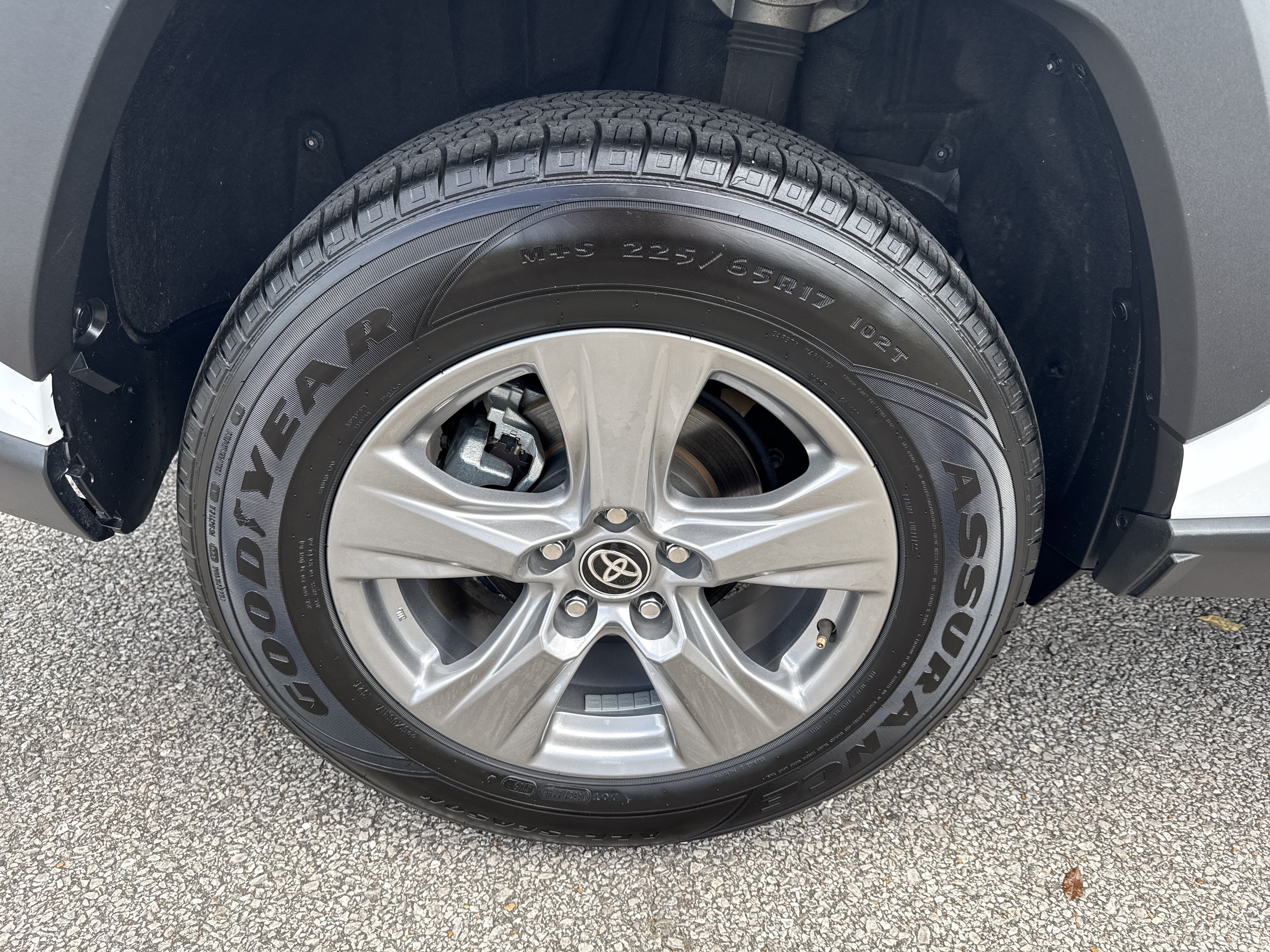 Used 2024 White Toyota Hybrid XLE image 17