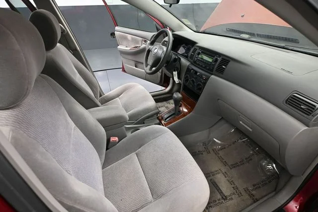 Used 2005 Red Toyota LE image 40