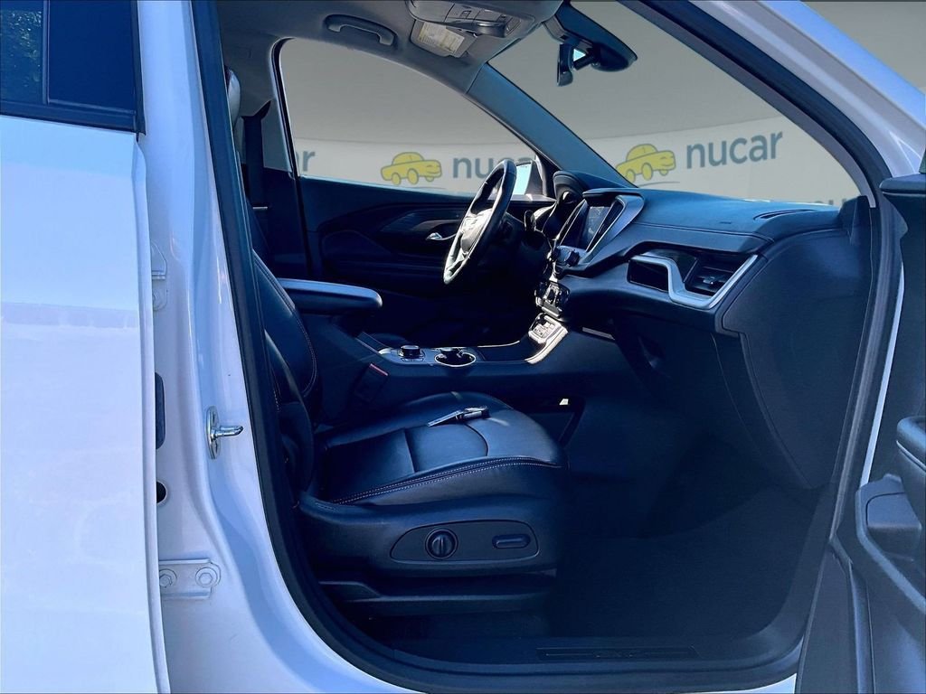 Used 2024 White GMC SLT image 22