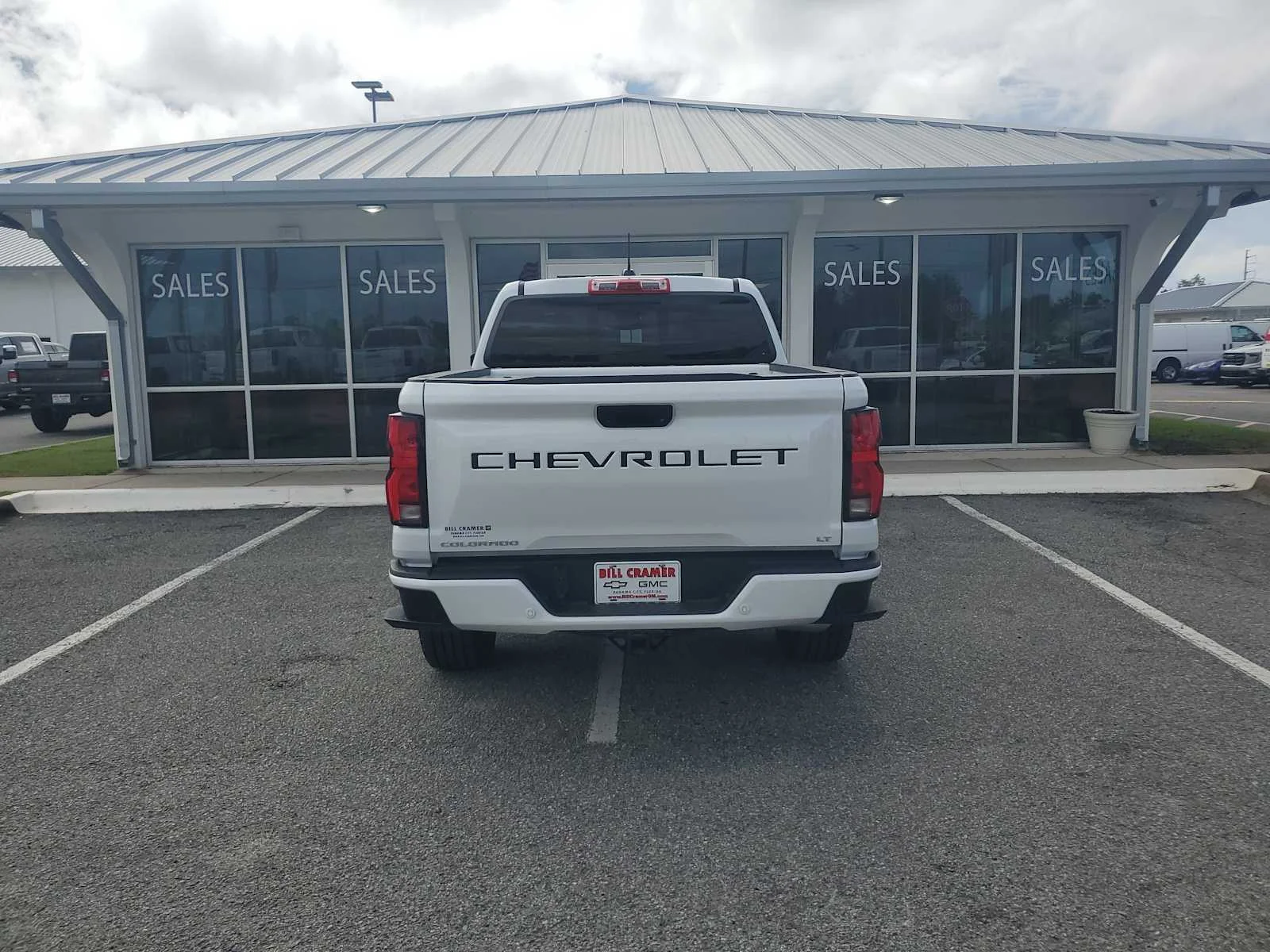 Used 2024 Summit White Chevrolet LT image 4