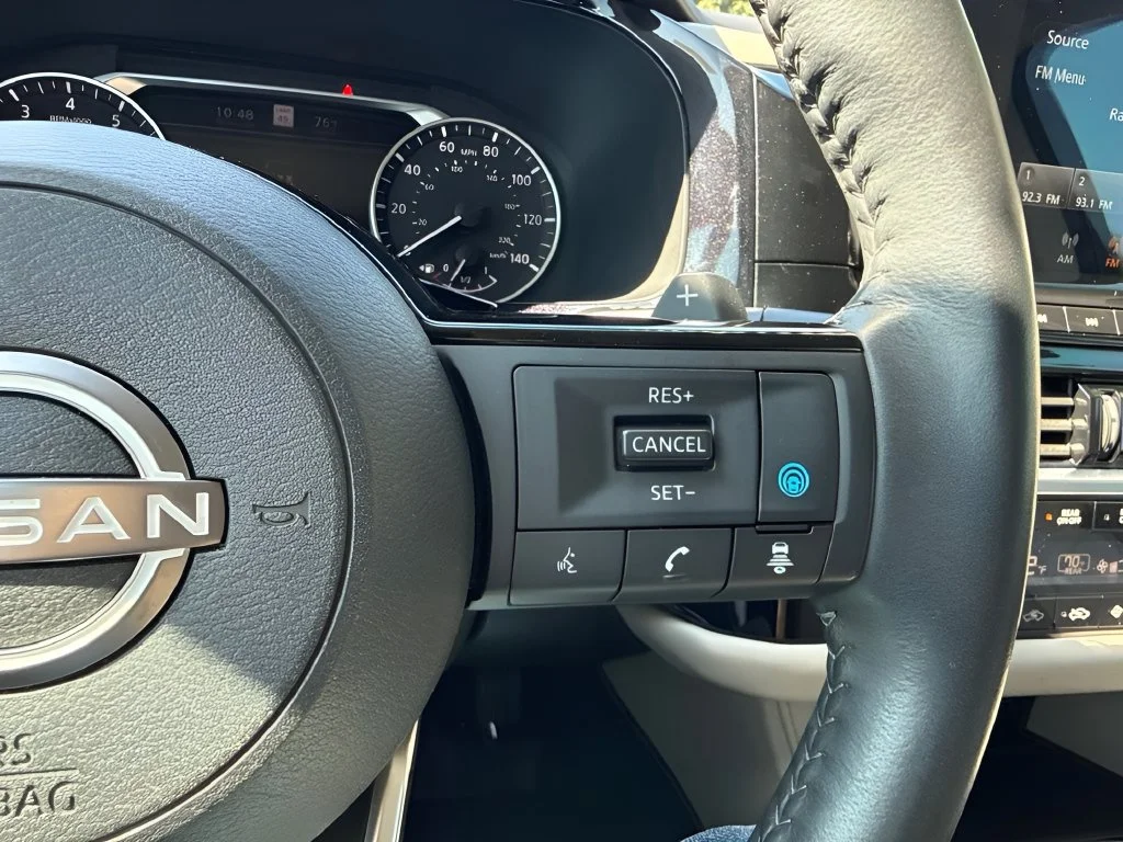 Used 2023 White Nissan SL image 19