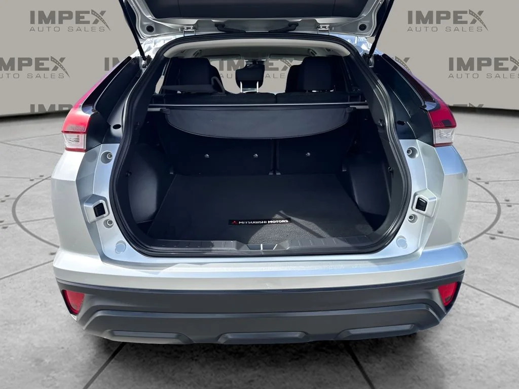 Used 2024 Silver Mitsubishi ES image 15