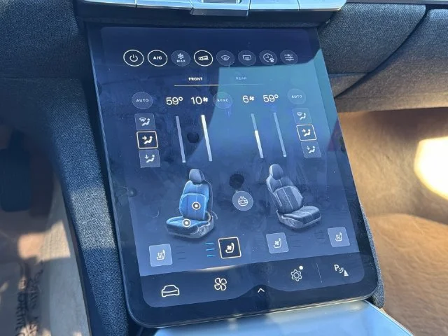 Used 2025 Black Lucid Touring image 27