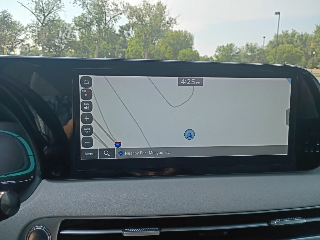 Used 2025  Hyundai SEL image 30