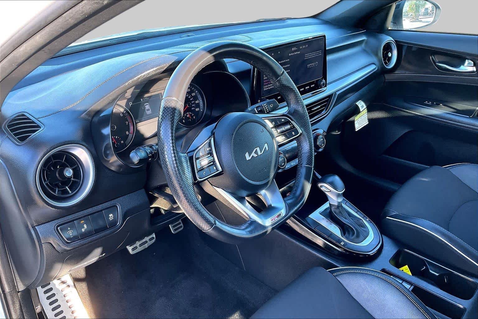 Used 2024 Snow White Pearl Kia GT-Line image 18