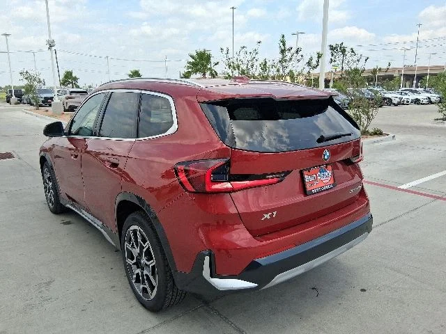 New 2026 Vegas Red Metallic BMW xDrive28i image 10
