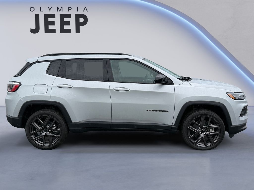 New 2026 Silver Zynith Metallic Clear-Coat Exterior Paint Jeep Latitude image 7