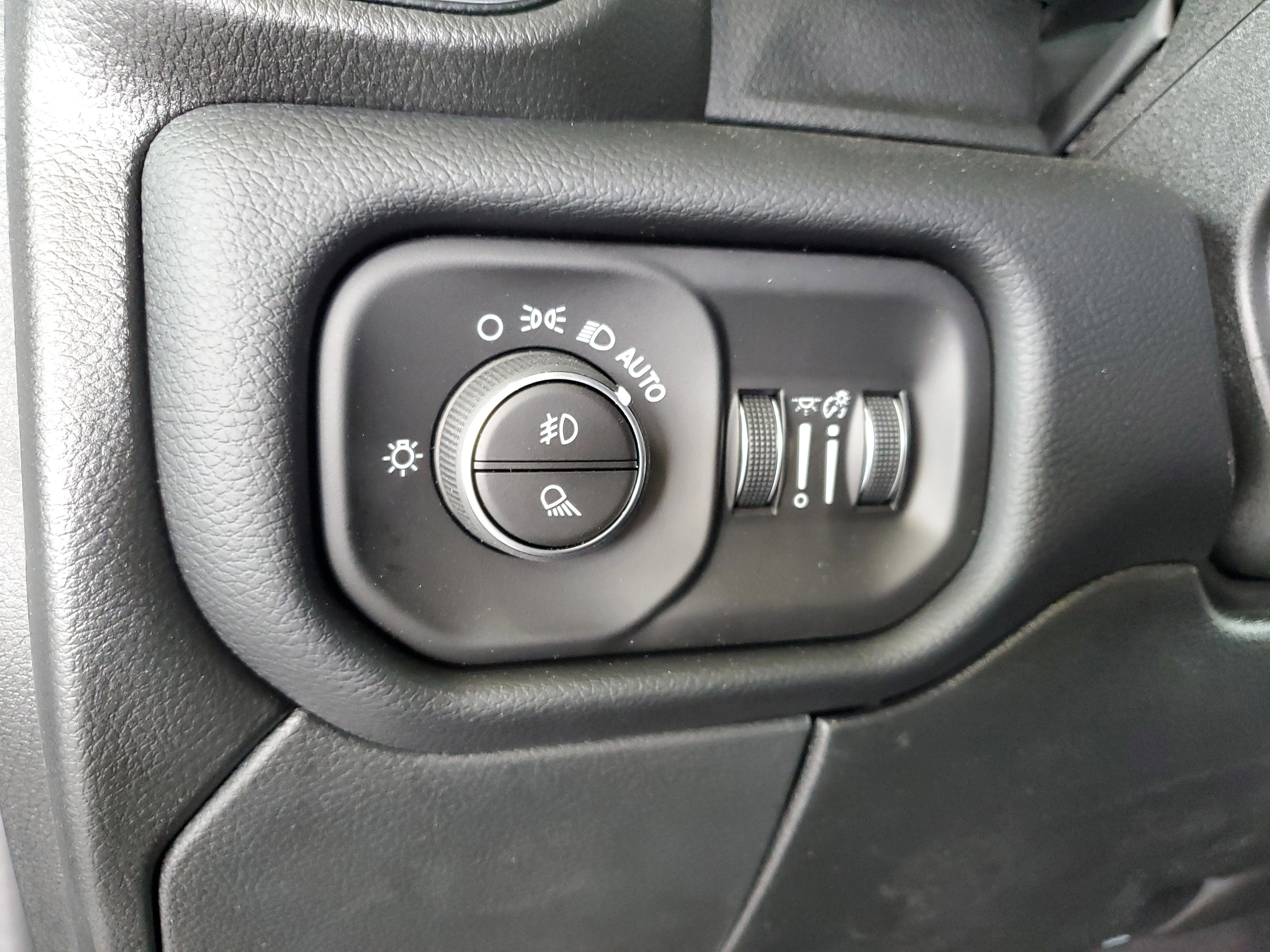 New 2026 Diamond Black Crystal Pearl-Coat Exterior Paint RAM Laramie image 21