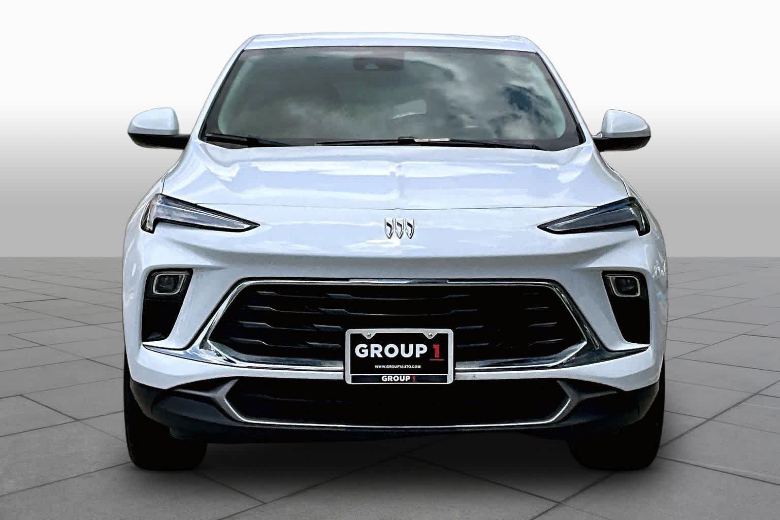 Used 2024 Summit White Buick Preferred image 4