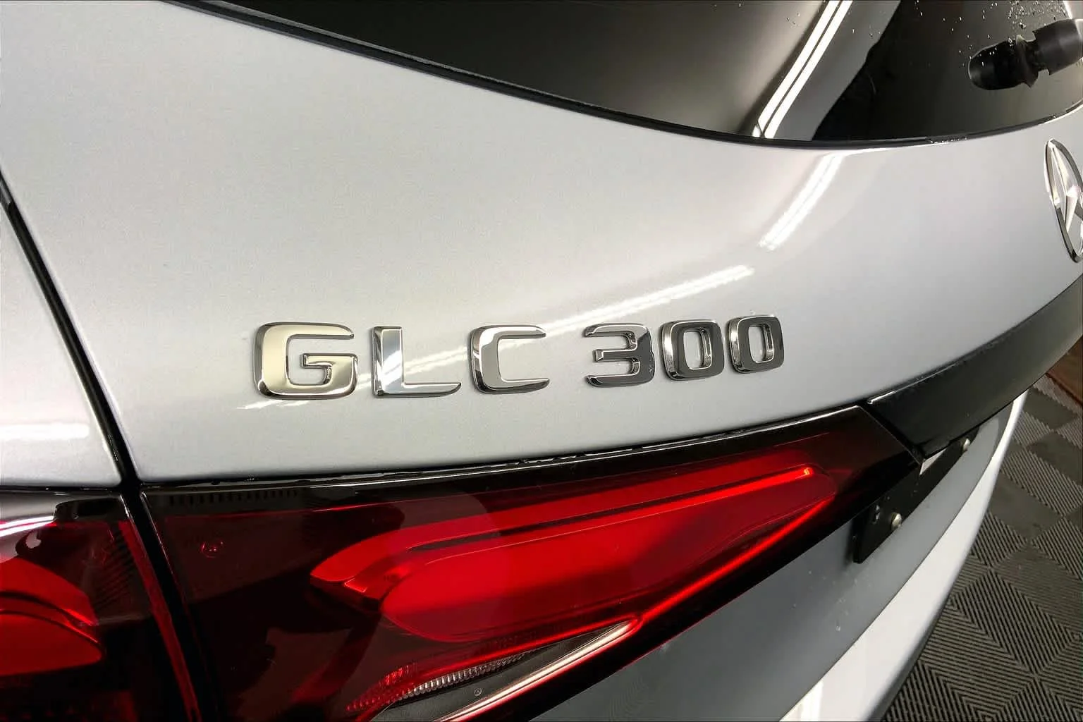 Used 2025 Cirrus Silver Metallic Mercedes-Benz GLC 300 image 7
