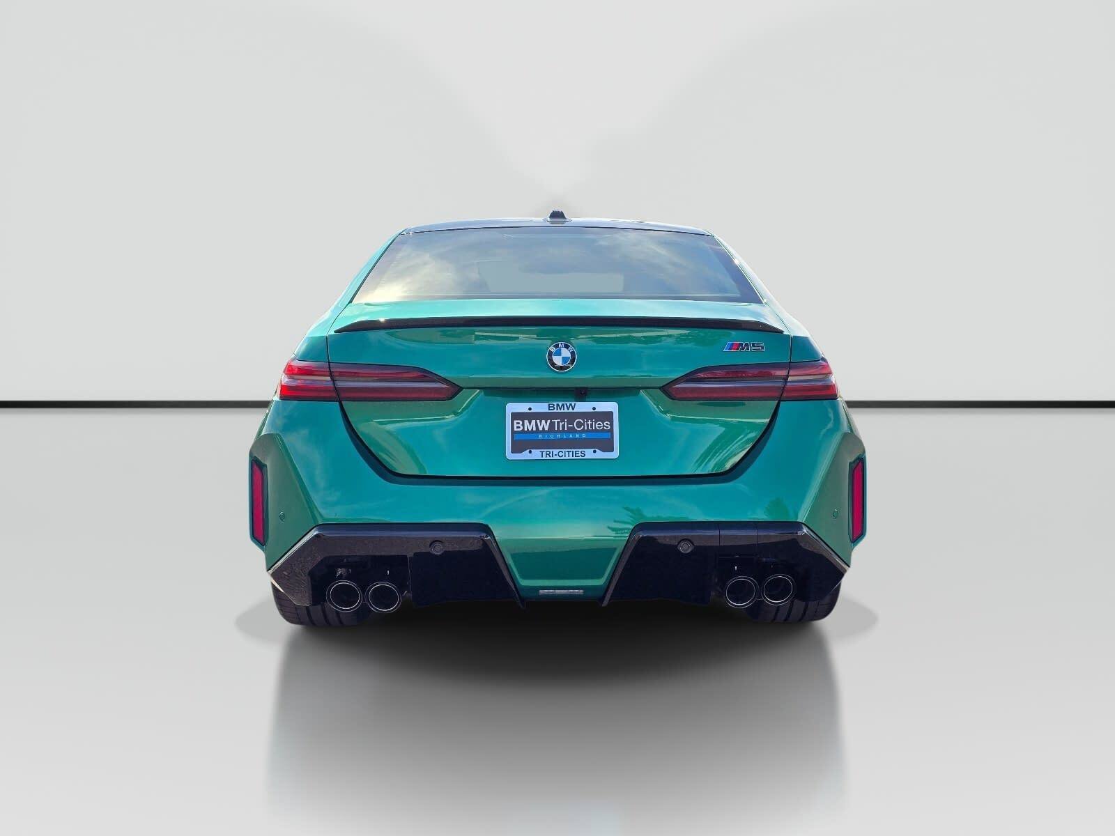 New 2027 Isle of Man Green Metallic BMW Base image 4