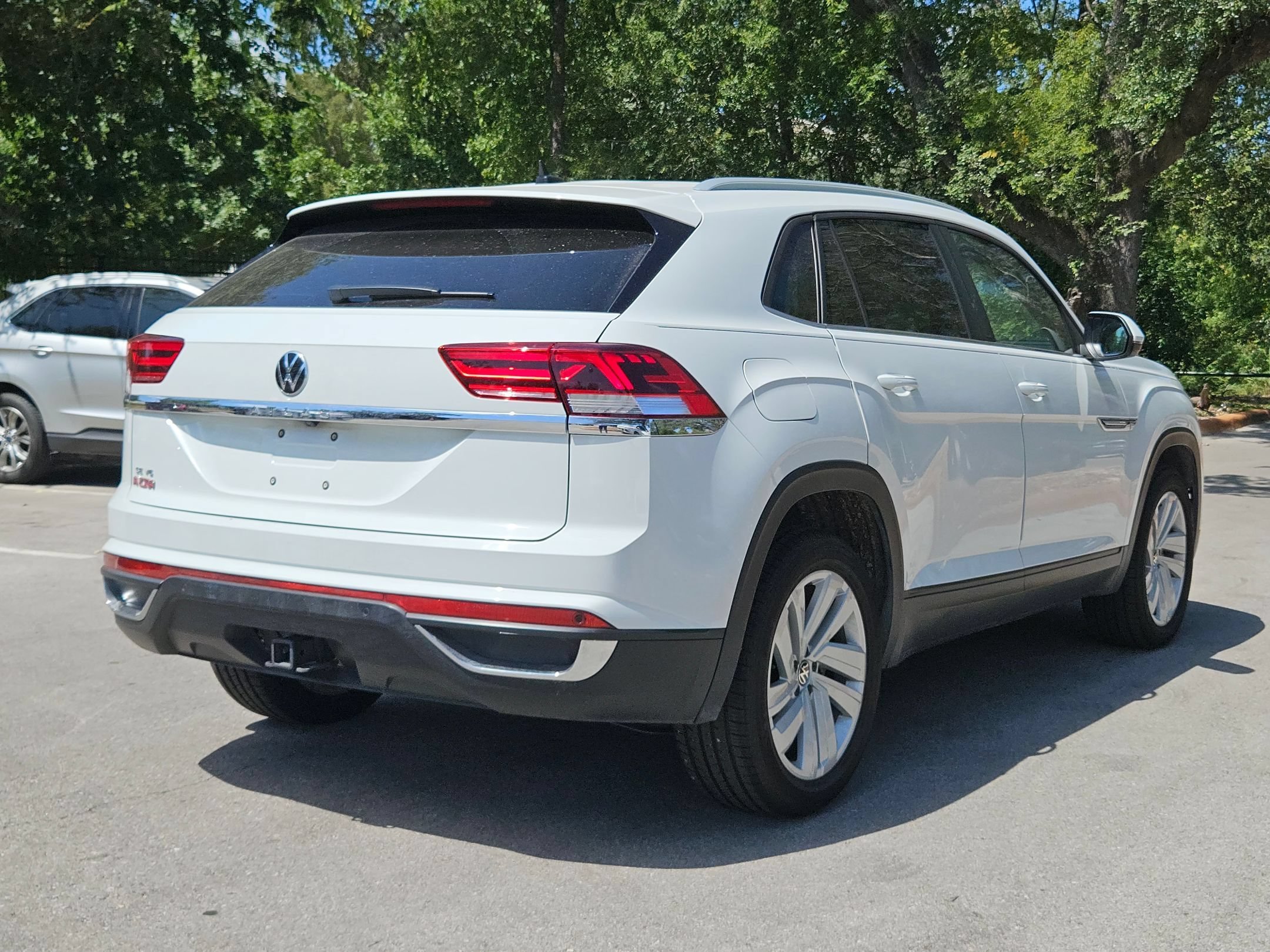 Used 2021 Pure White Volkswagen 3.6L V6 SE w/Technology image 3