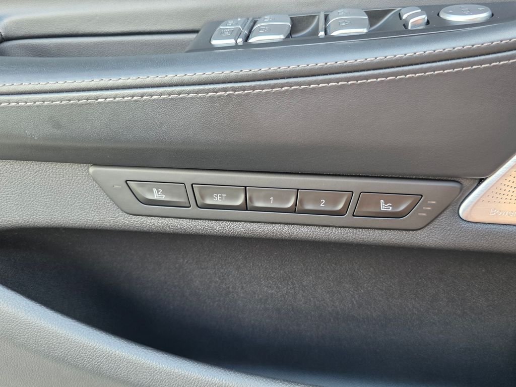 2021 BMW 7 Series M760i - Photo 26