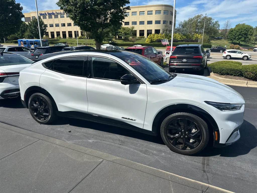 Used 2023 Space White Metallic Ford Premium image 1