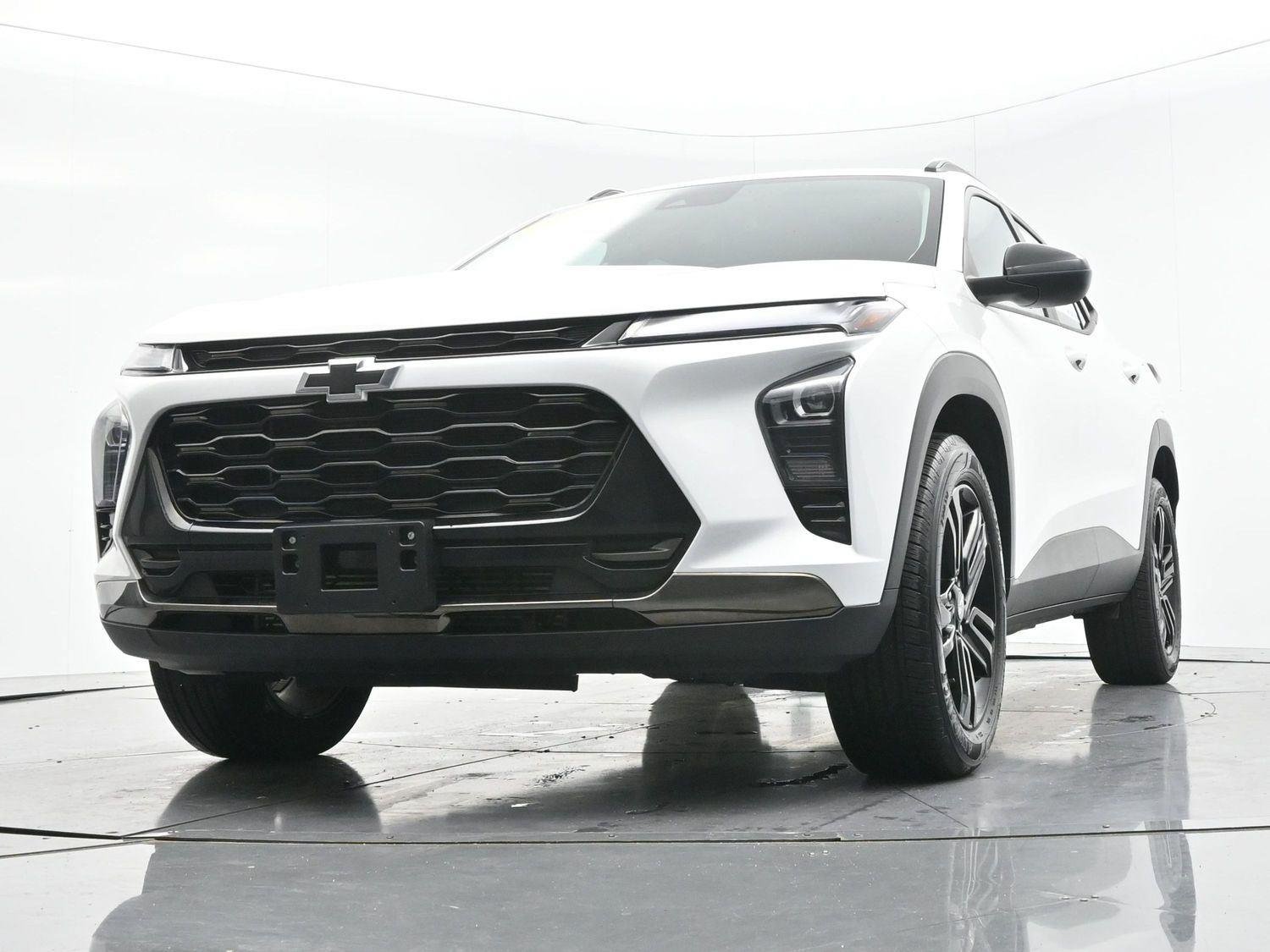 Used 2025 Summit White Chevrolet ACTIV image 44