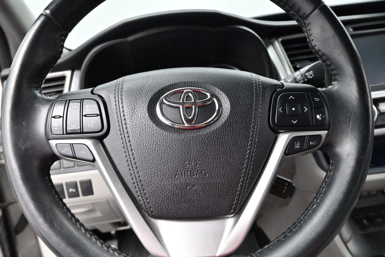 Used 2017 Blizzard Pearl Toyota Limited image 18