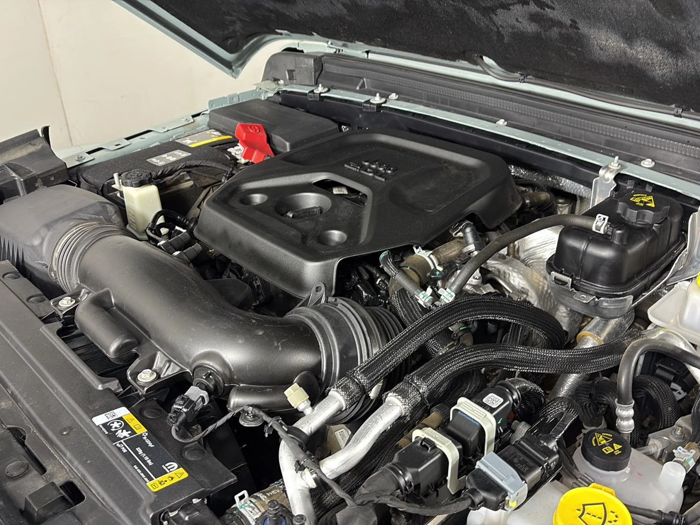 Used 2024 Earl Clearcoat Jeep Sport S image 12