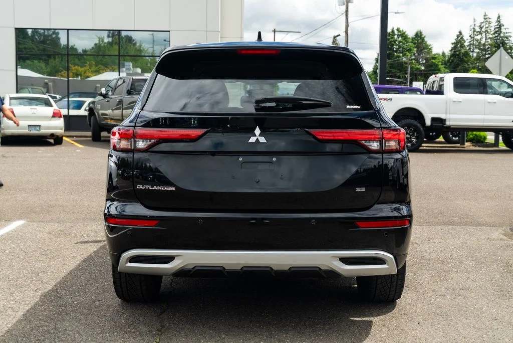 Used 2024 Black Mitsubishi SE image 5
