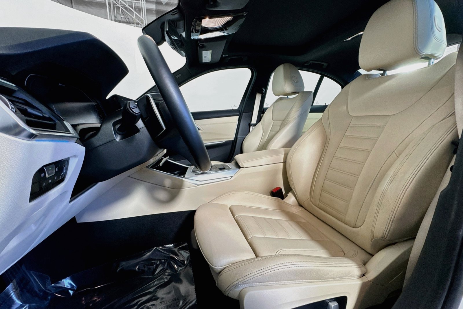 Used 2021 Alpine White BMW 330e image 19