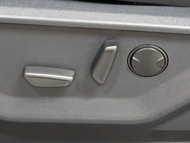 New 2026 Star White Metallic Tri-Coat Ford F-250® Lariat® image 58