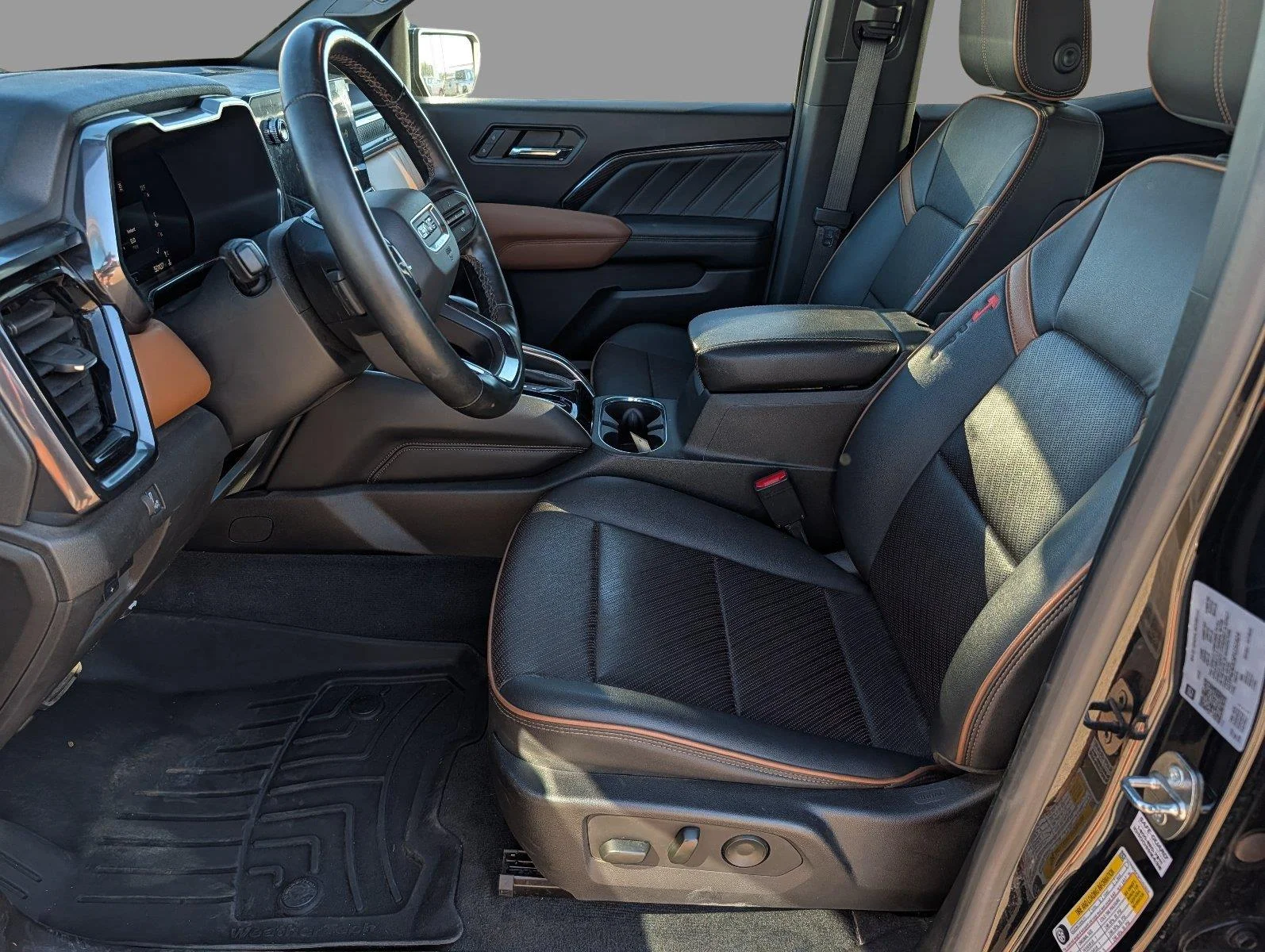 Used 2023 Onyx Black GMC 4WD AT4 image 12