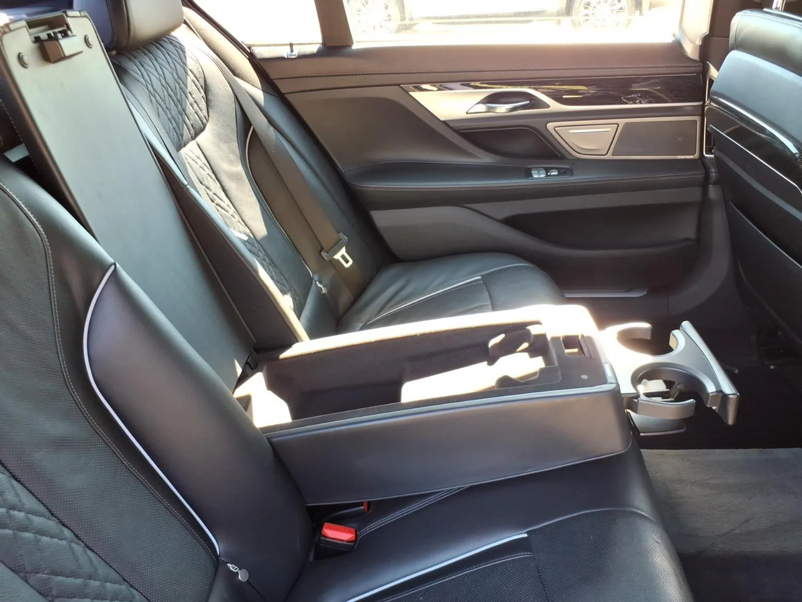 Used 2018 Alpine White BMW 750i xDrive image 25