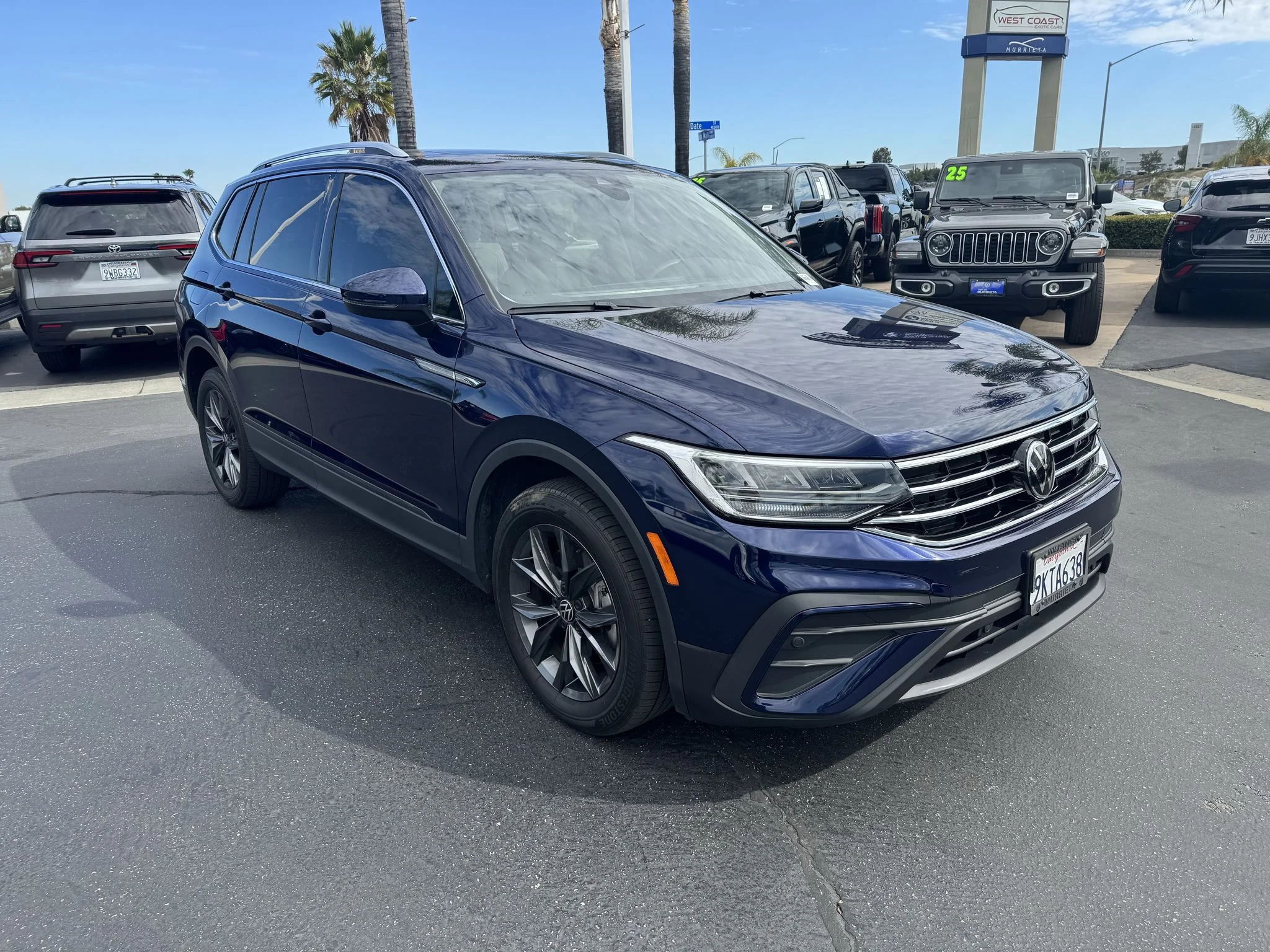 Used 2023 Atlantic Blue Metallic Volkswagen SE image 1