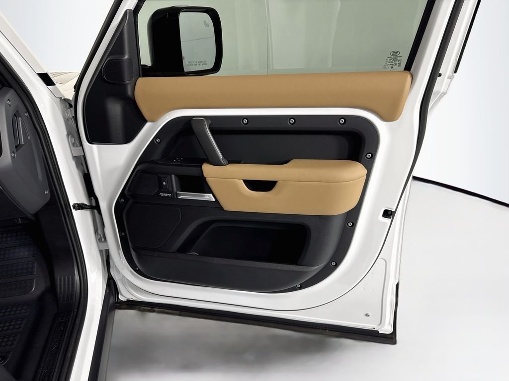 New 2026 Fuji White Land Rover X-Dynamic SE image 25