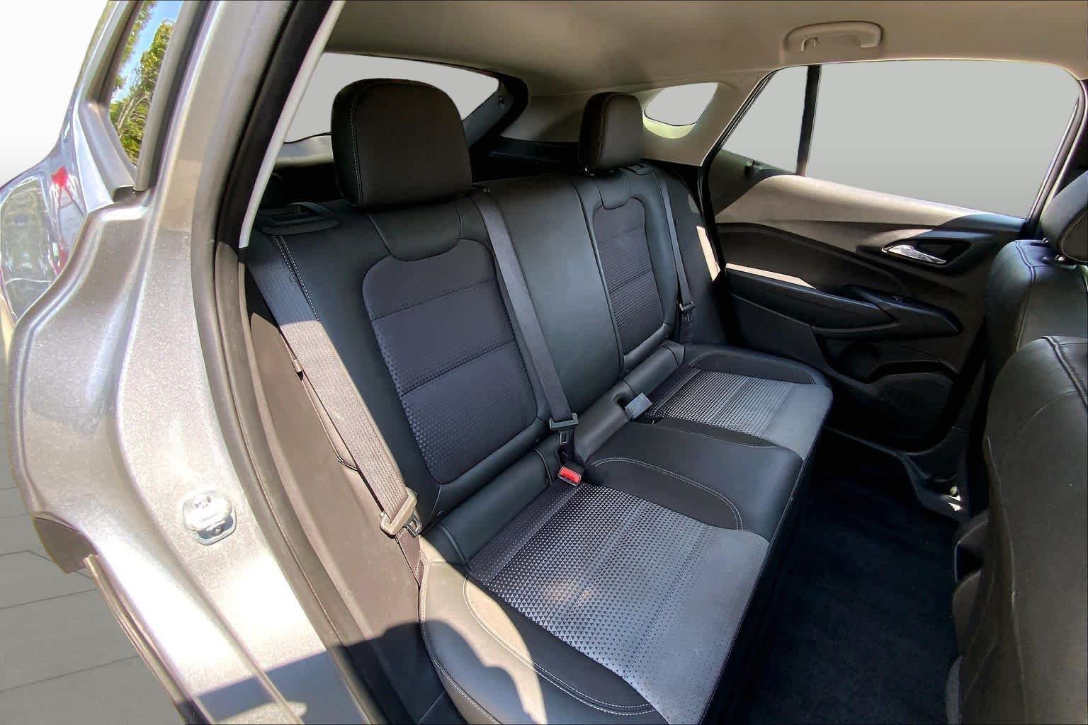 Used 2025 Sterling Gray Metallic Chevrolet LT image 19