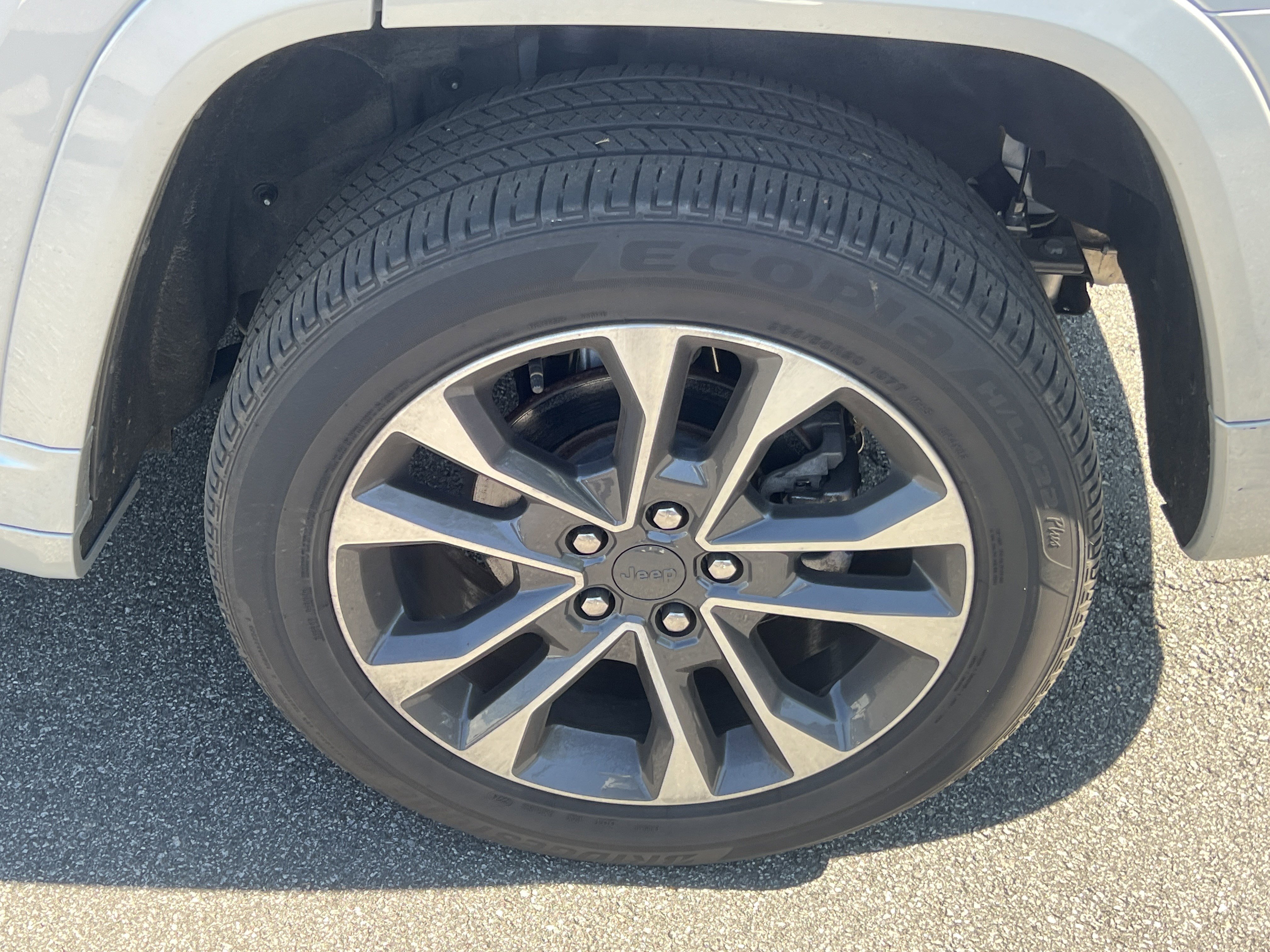 Used 2024 Silver Zynith Jeep Overland image 26