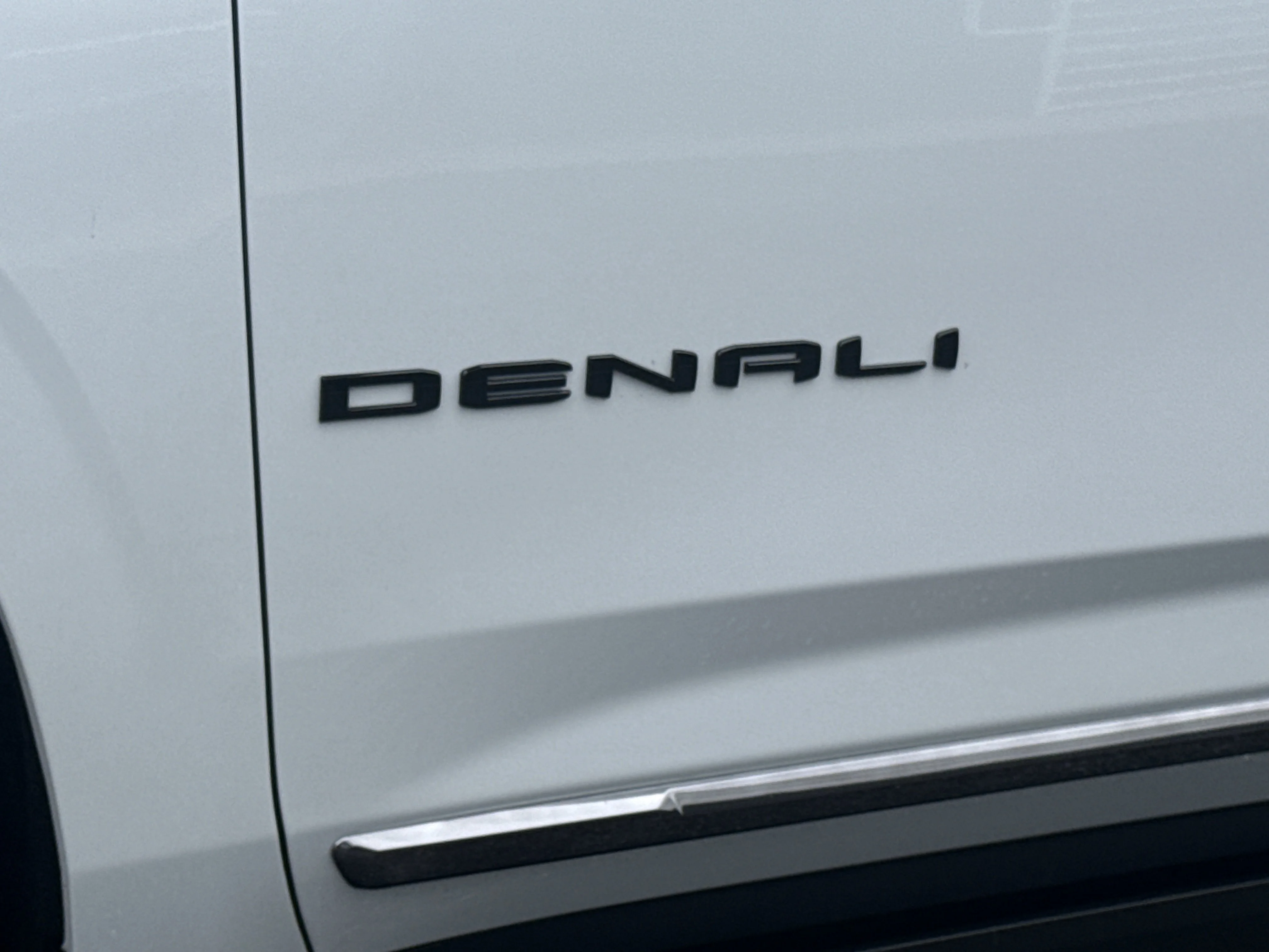 New 2026 Glacier White Tricoat GMC Denali Ultimate 4WD image 17