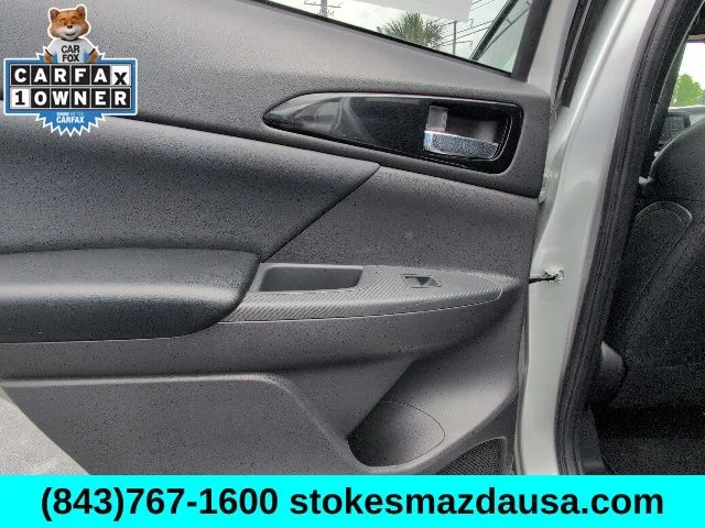 Used 2025 Silver Mitsubishi SE image 17