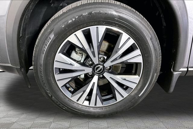 Used 2022 Gray Nissan SV image 32