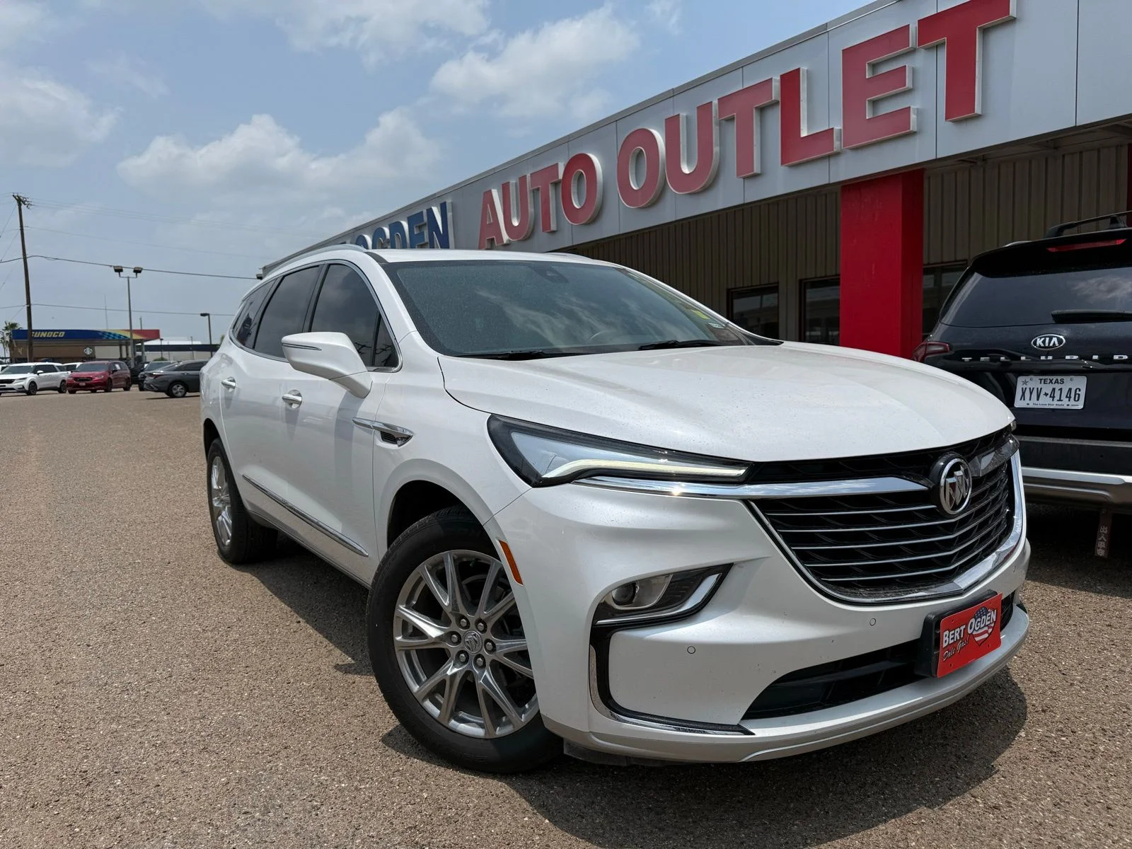 2024 Buick Enclave Essence's photo