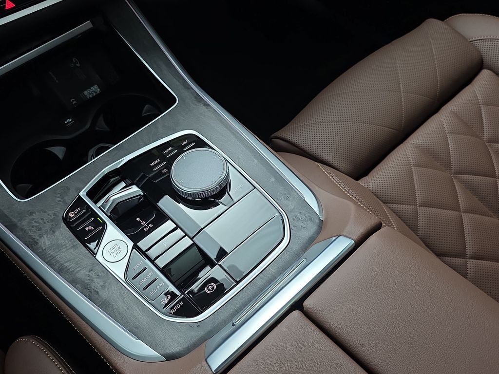 New 2026 Mineral White Metallic BMW xDrive40i image 25