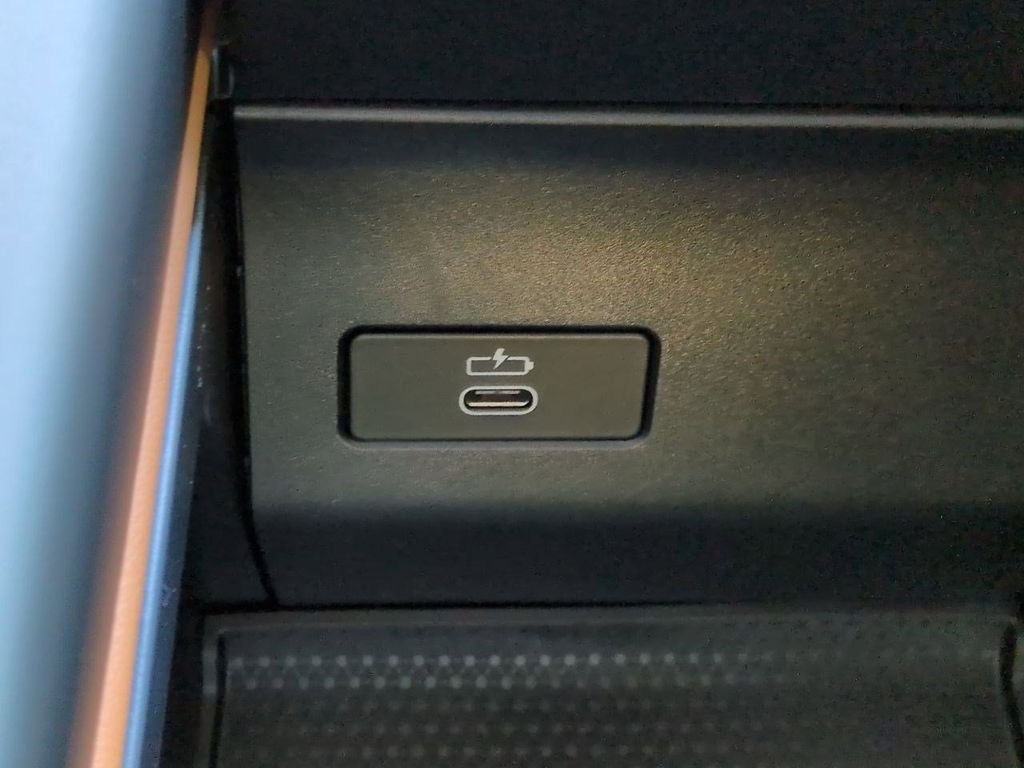 New 2026 White Metallic BMW xDrive40i image 23