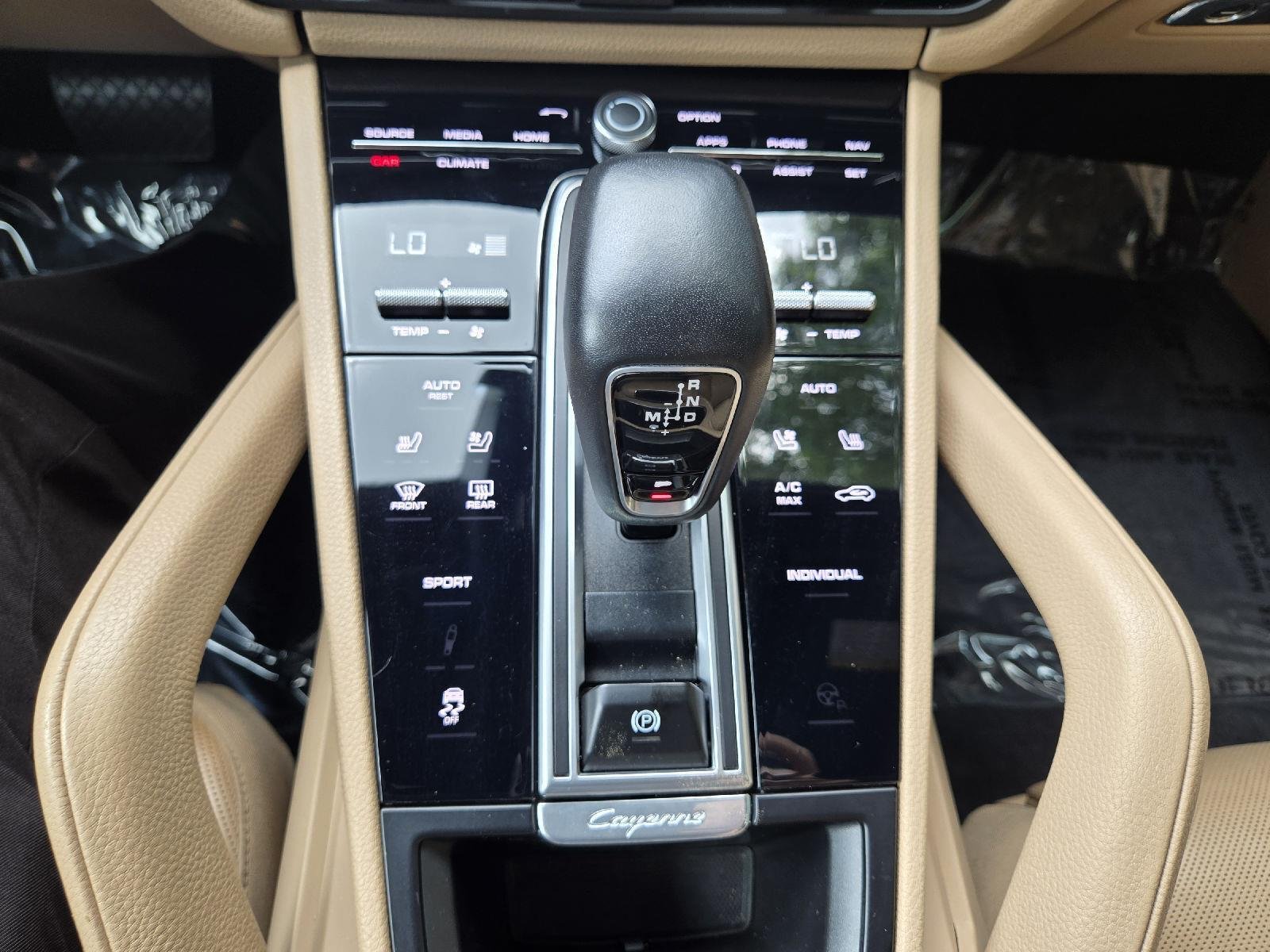 Used 2020  Porsche Base image 32