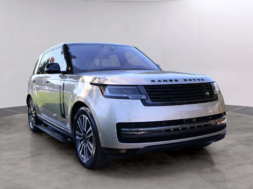 Used 2023 Batumi Gold Premium Metallic Land Rover SE image 5
