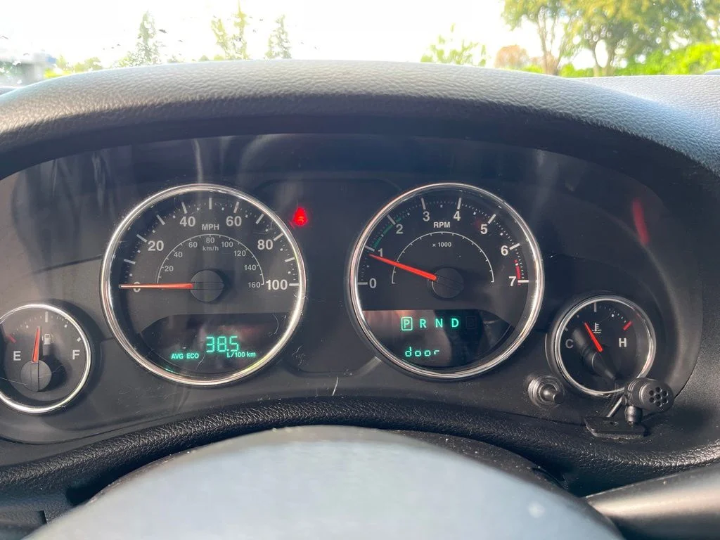 Used 2018 Silver Jeep Unlimited Sahara image 16
