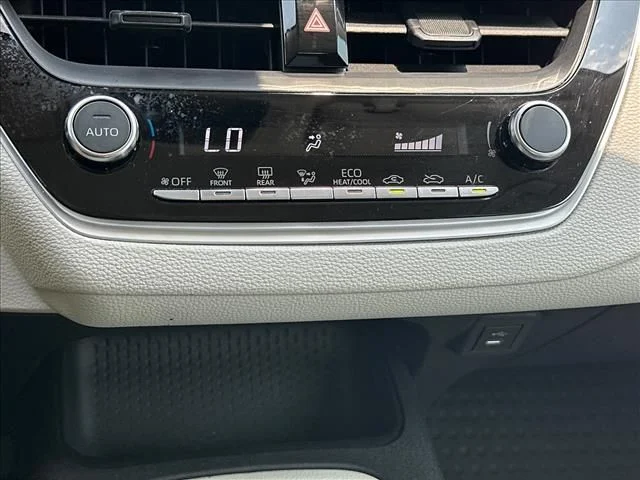 Used 2025  Toyota LE image 27