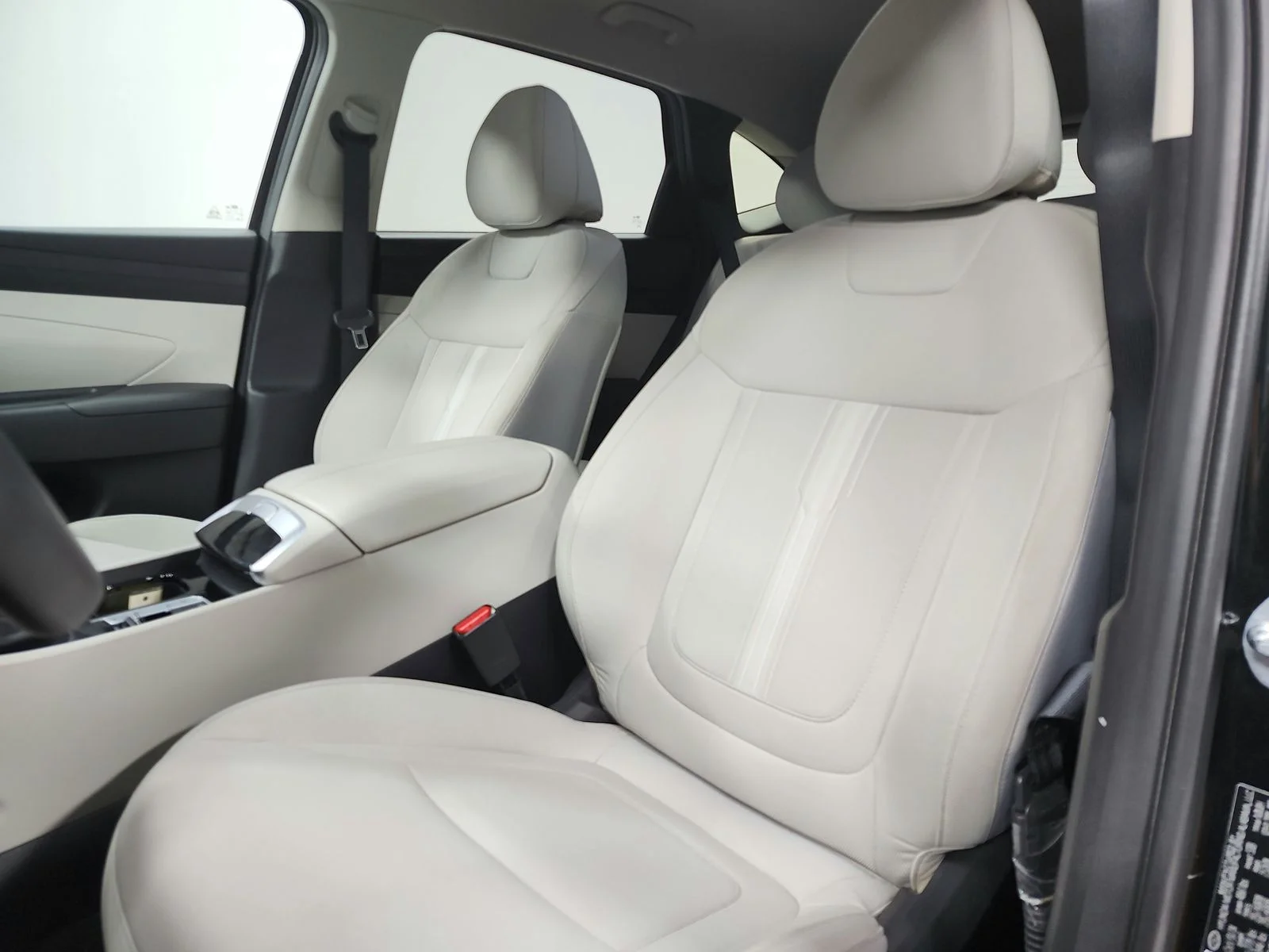 Used 2025 Phantom Black Hyundai SEL image 10