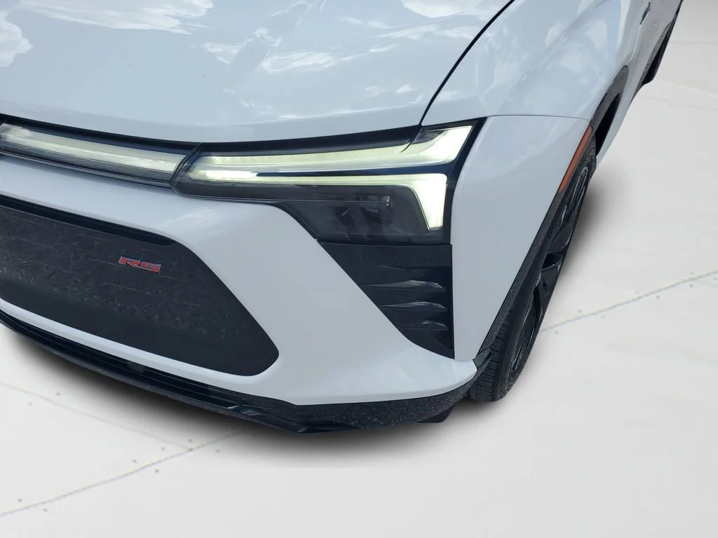 Used 2024 Summit White Chevrolet RS image 23
