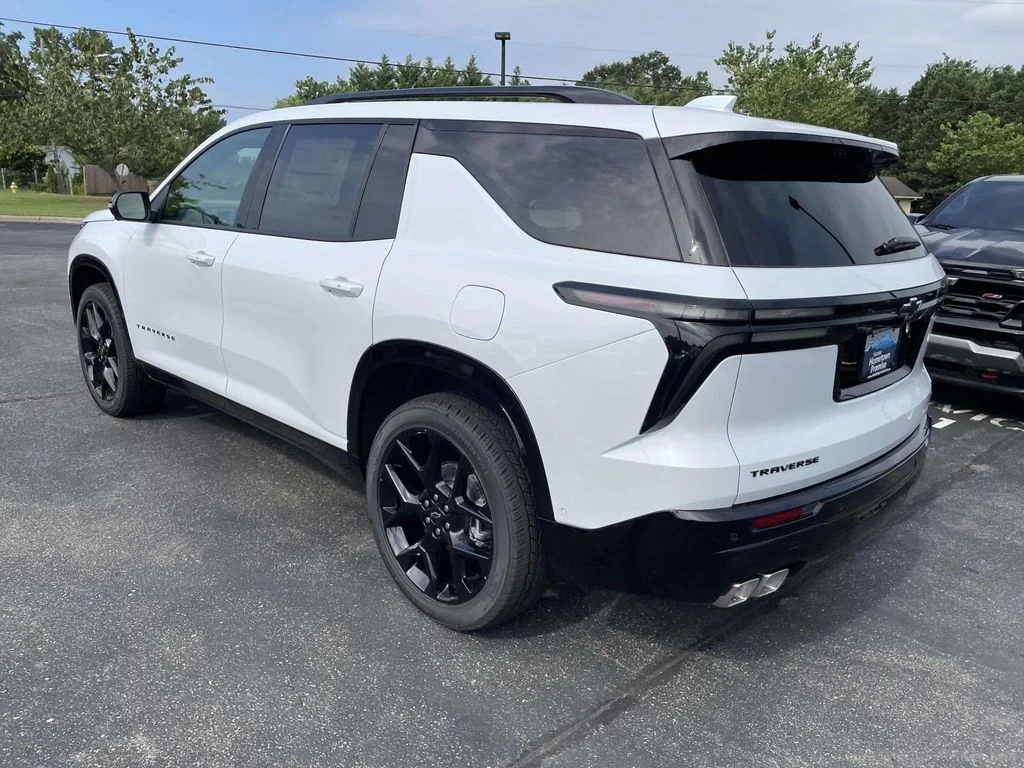 New 2026 Polar White Tricoat Chevrolet RS image 4