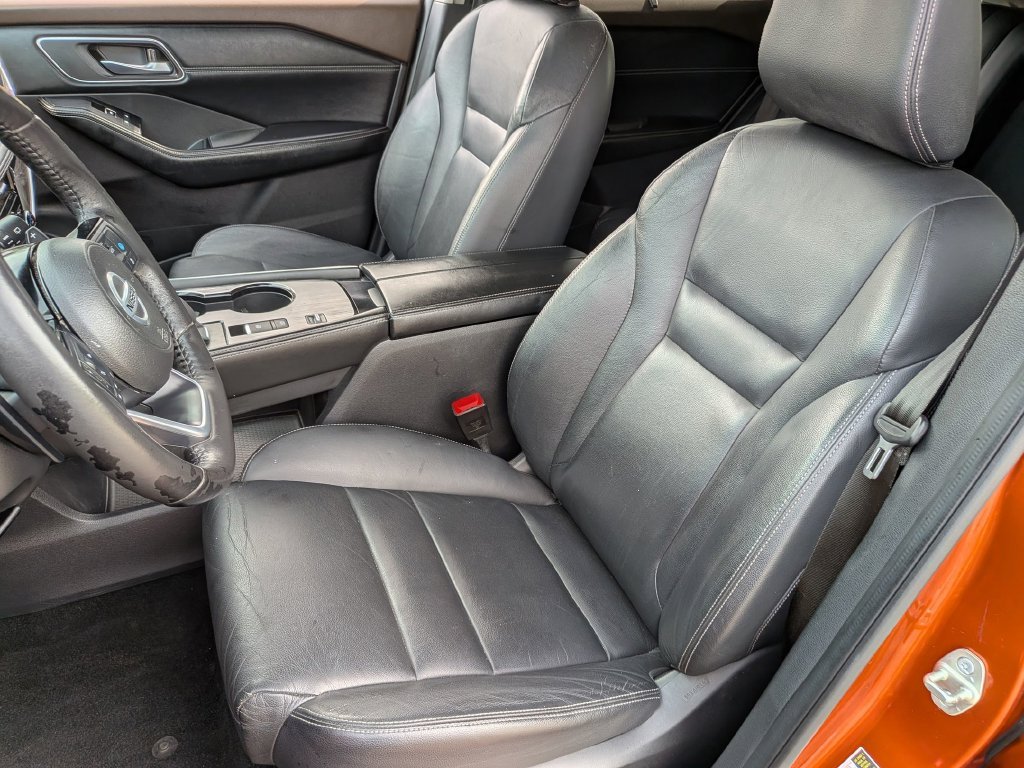 Used 2021 Orange Nissan SL image 15