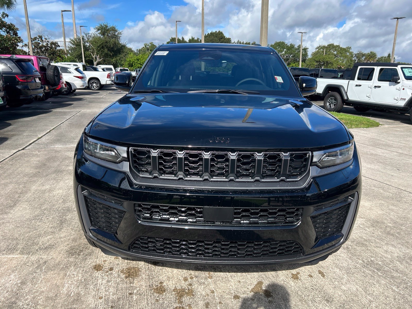 New 2027 High-Gloss Black Paint Jeep Laredo Altitude image 21