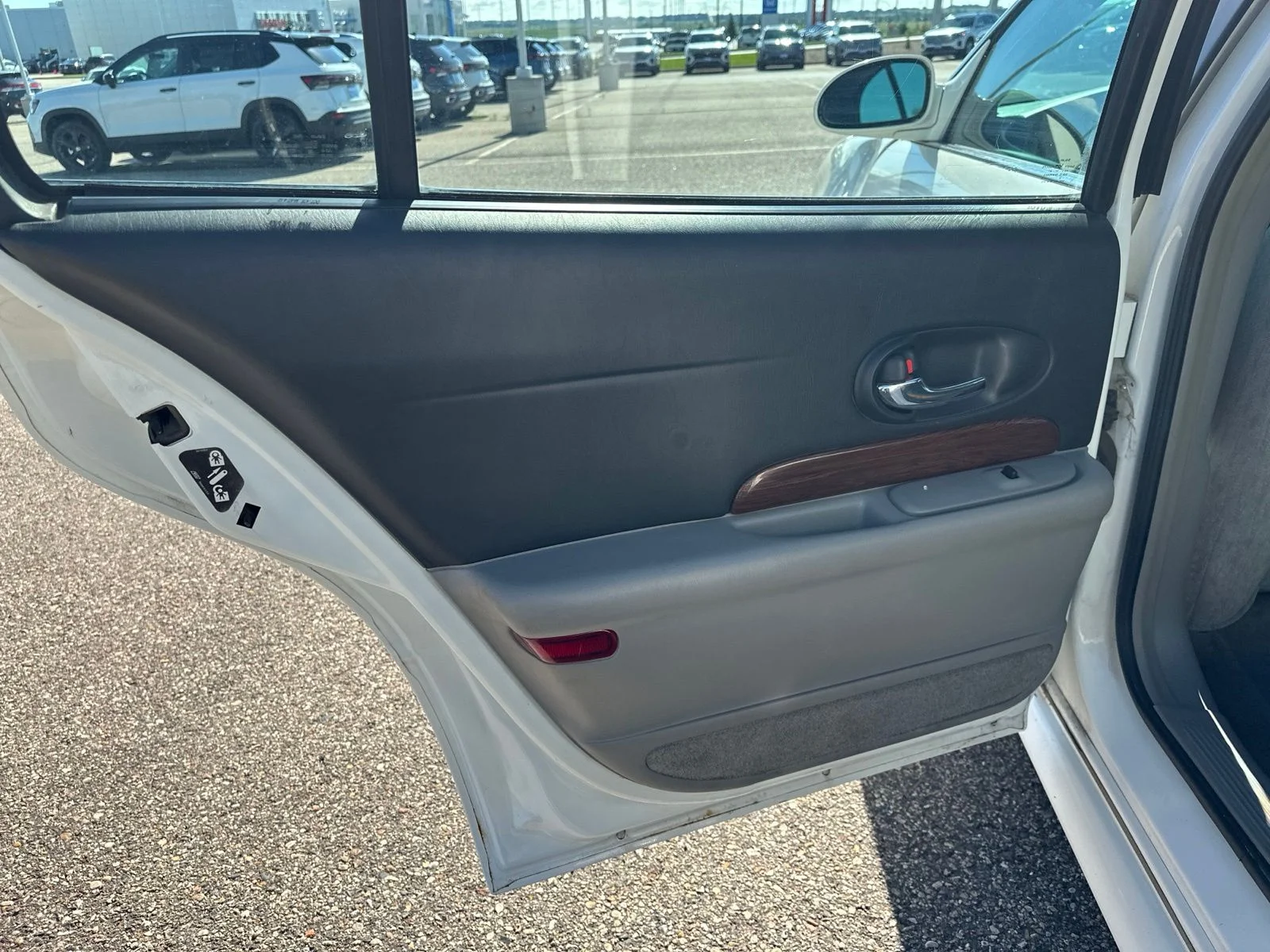 Used 2005 White Buick Custom image 21