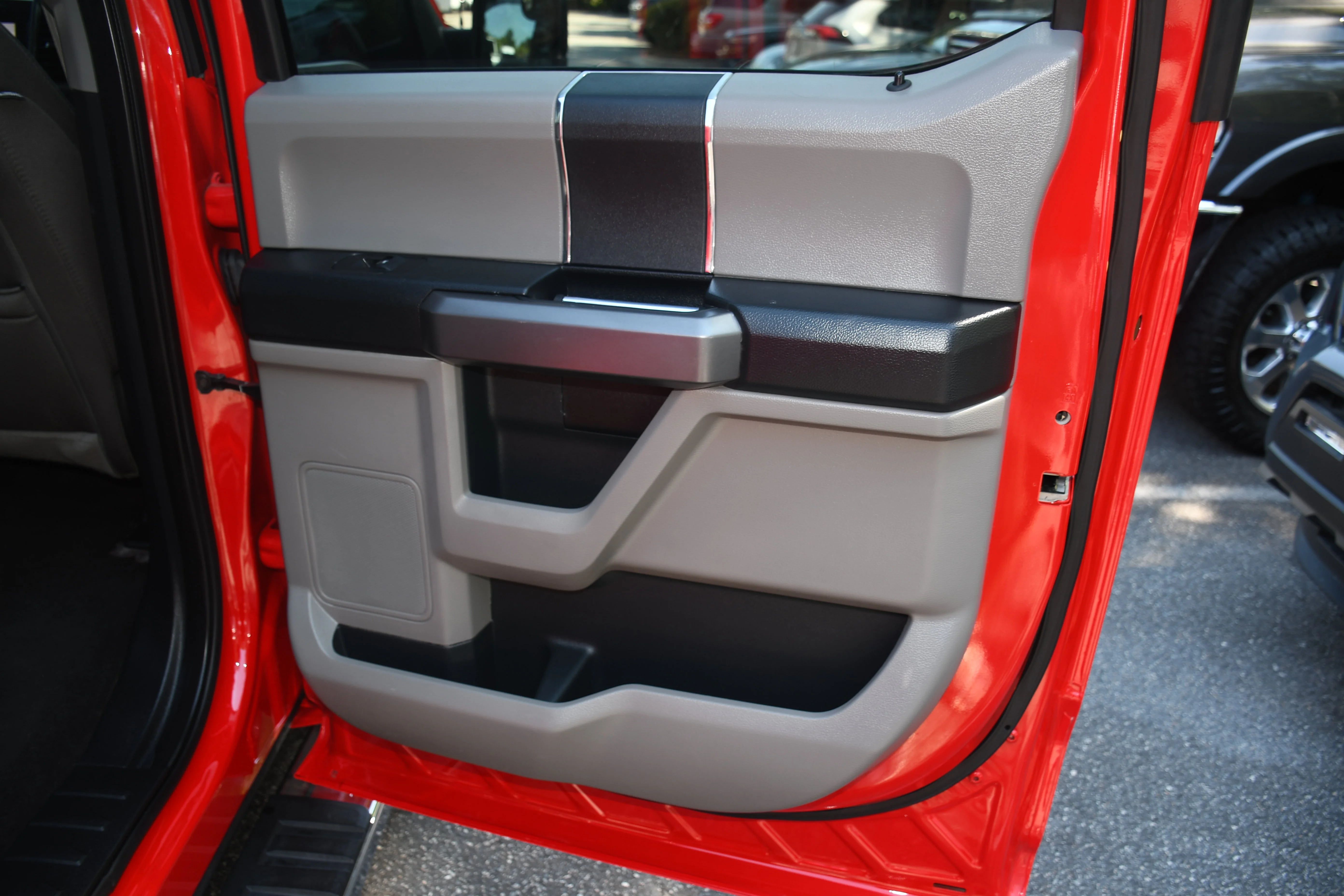 Used 2020 Red Ford XLT image 18