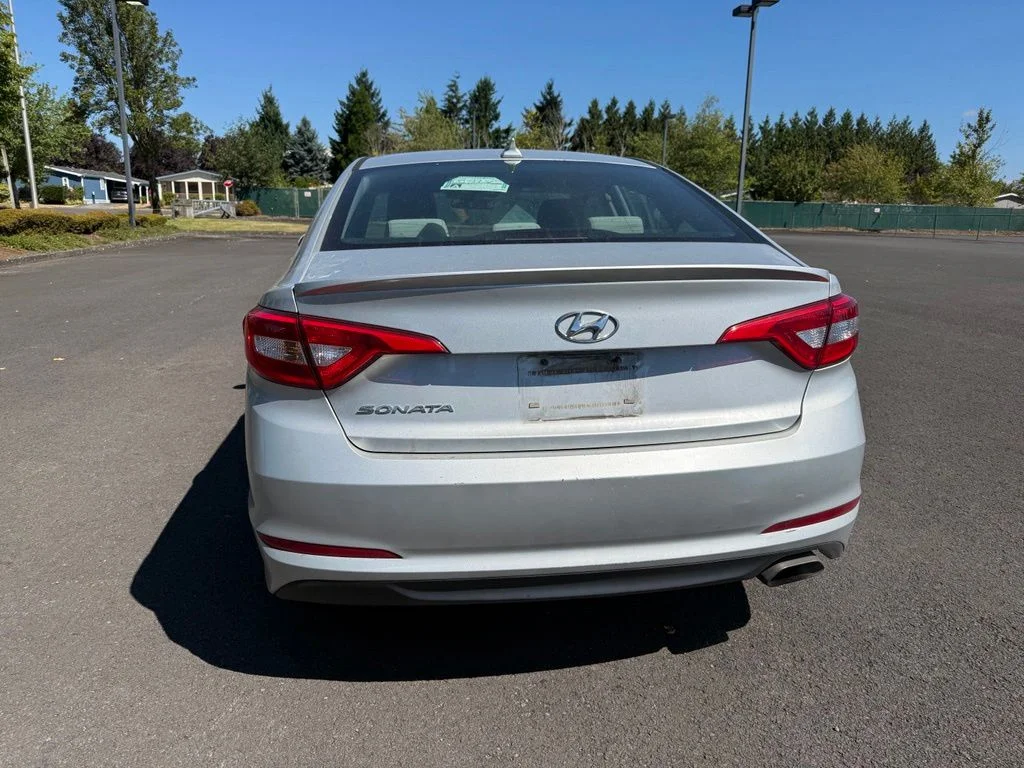 Used 2017 Silver Hyundai Base image 6