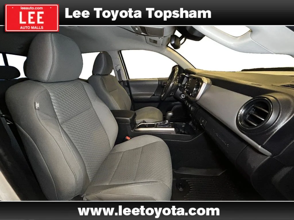 Used 2022 White Toyota SR5 image 15