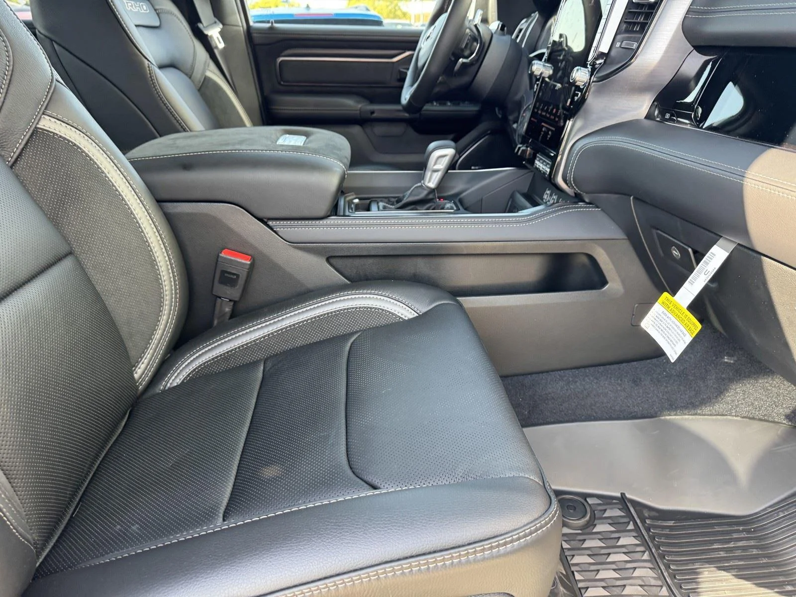 New 2026 Diamond Black Crystal Pearl-Coat Exterior Paint RAM RHO image 8